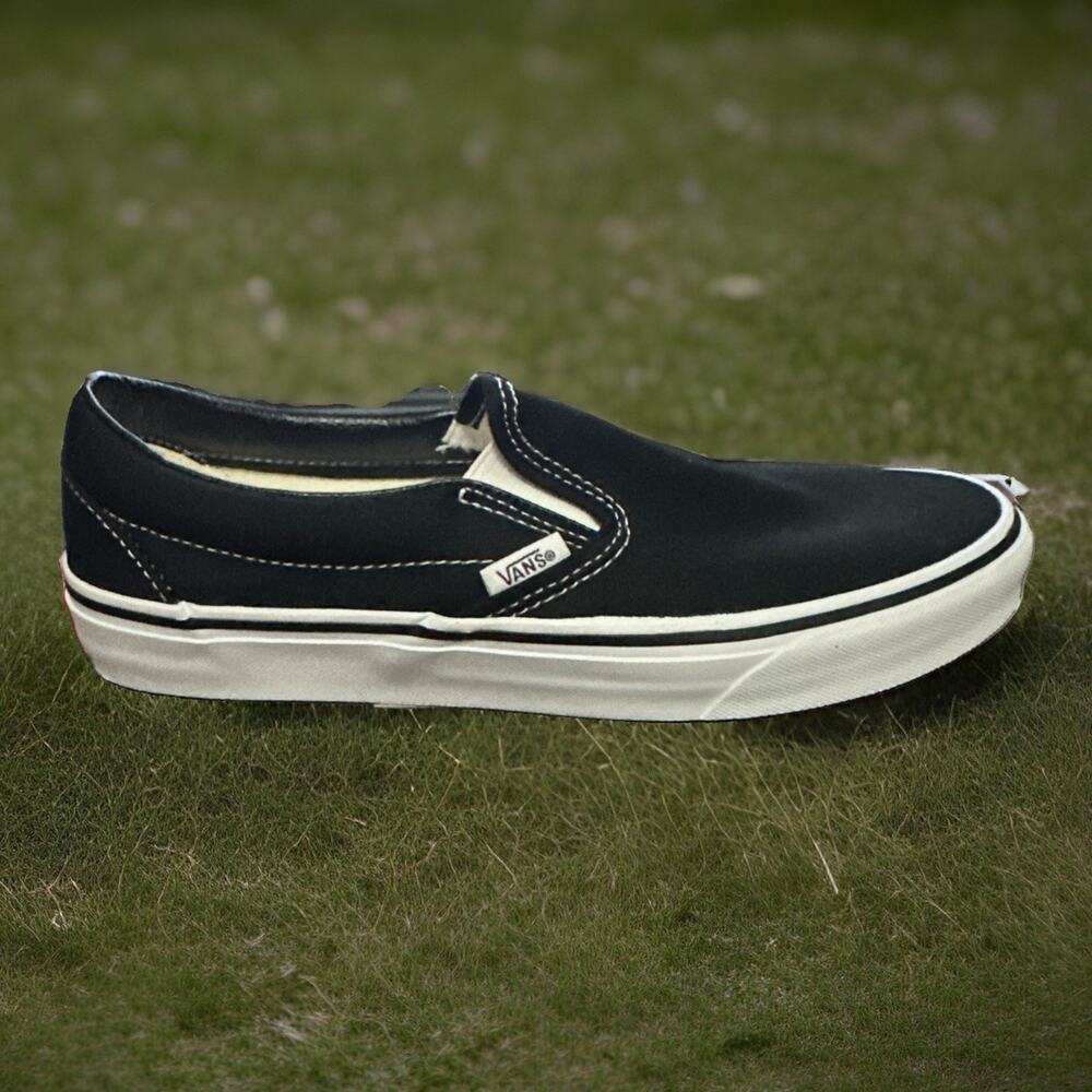 New Men's Size 12 Vans Classic Slip-on Black White VN000EYEBLK